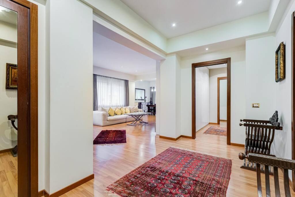 Exclusive Apartment In Eur Lake โรม ภายนอก รูปภาพ