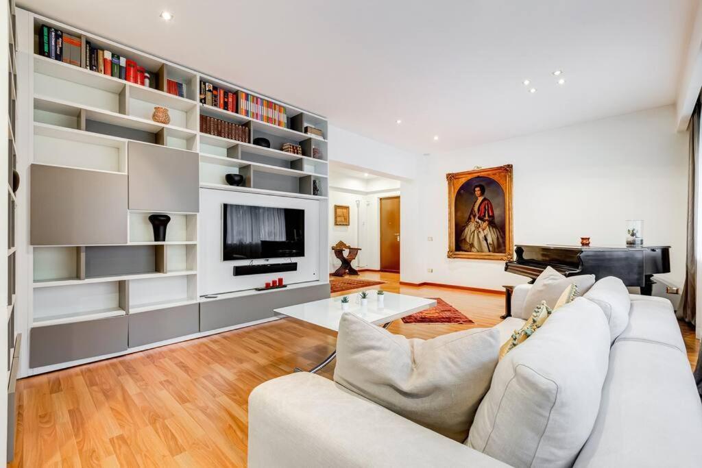 Exclusive Apartment In Eur Lake โรม ภายนอก รูปภาพ