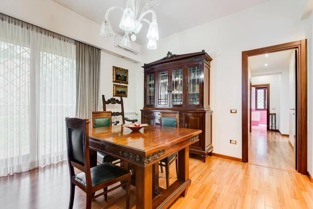 Exclusive Apartment In Eur Lake โรม ภายนอก รูปภาพ