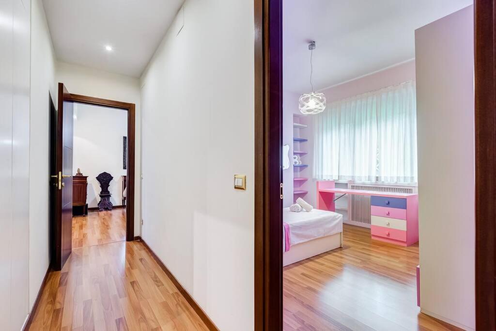 Exclusive Apartment In Eur Lake โรม ภายนอก รูปภาพ