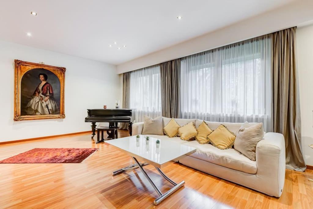 Exclusive Apartment In Eur Lake โรม ภายนอก รูปภาพ