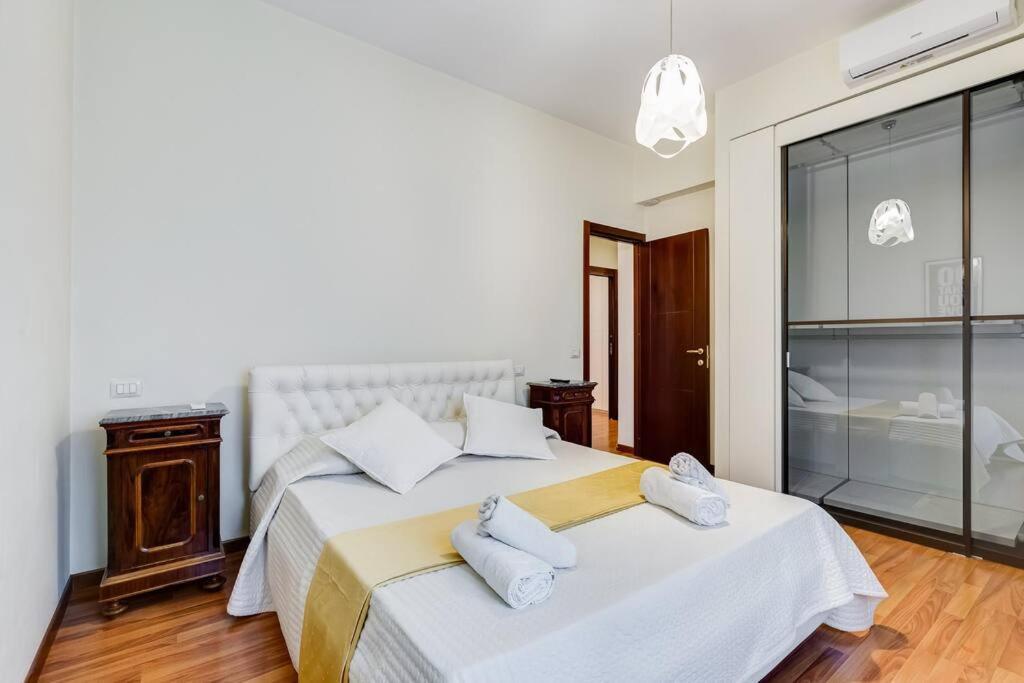 Exclusive Apartment In Eur Lake โรม ภายนอก รูปภาพ