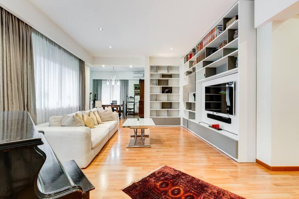 Exclusive Apartment In Eur Lake โรม ภายนอก รูปภาพ