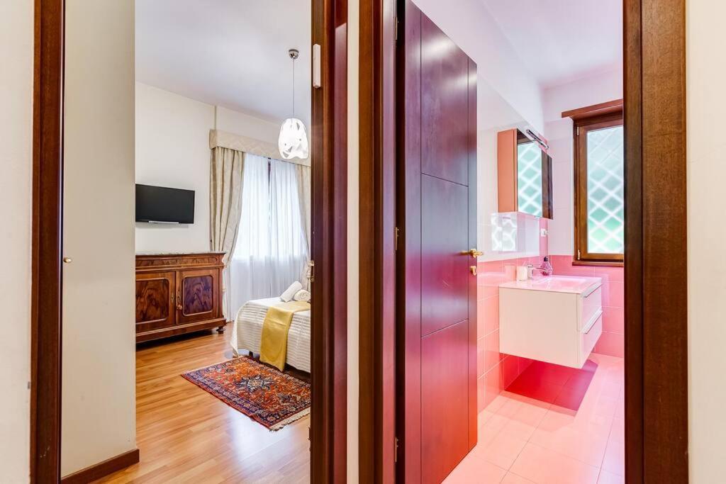 Exclusive Apartment In Eur Lake โรม ภายนอก รูปภาพ