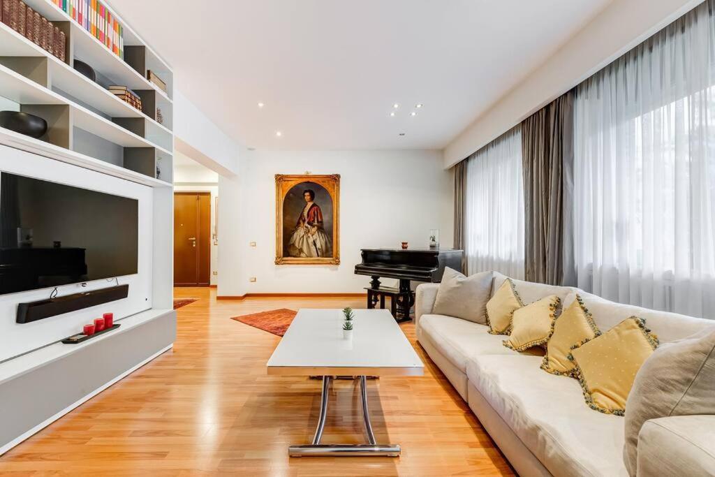 Exclusive Apartment In Eur Lake โรม ภายนอก รูปภาพ
