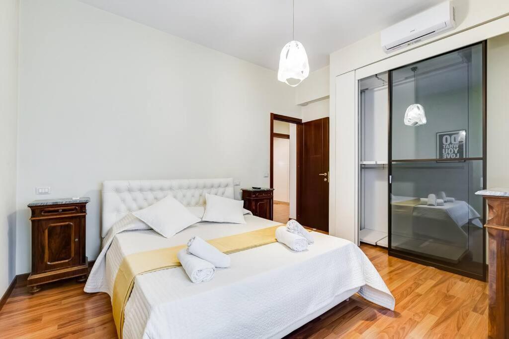 Exclusive Apartment In Eur Lake โรม ภายนอก รูปภาพ